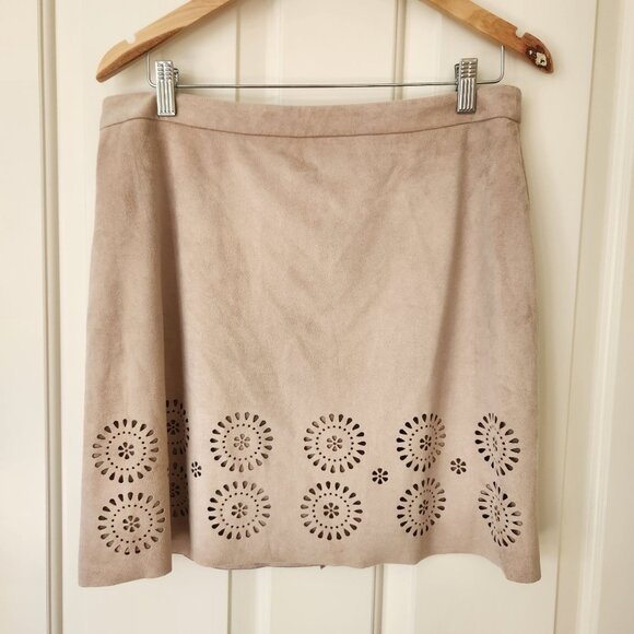 Vince Camuto Dresses & Skirts - Vince Camuto Cut Out Floral Faux Suede Mini Skirt Office Siren Feminine Soft 10